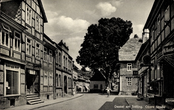 KP Dassel w Dolnej Saksonii, widok na Obere Straße, piekarnia, sklep obuwniczy Kaiser