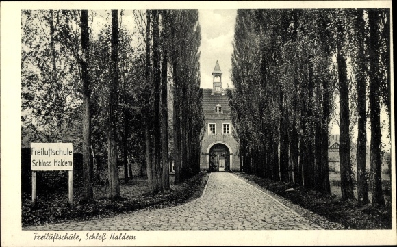 Postcard Haldem Stemwede in East Westphalia Lippe, open-air school, castle