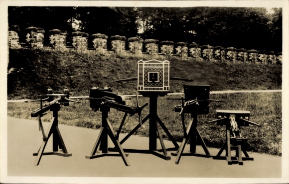 Postcard Bad Homburg vd Höhe Hessen, Roman fort Saalburg, reconstructed guns, crossbow