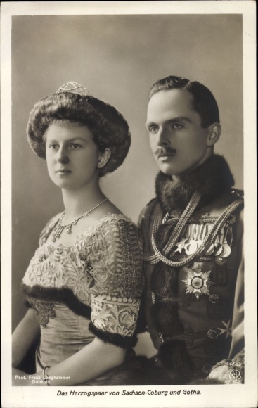 Postcard ducal couple of Saxe Coburg Gotha, Carl Eduard with his wife, portrait