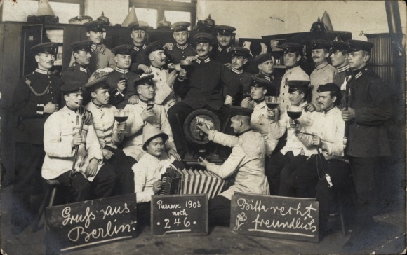 Photo Postcard Berlin, German soldiers in uniform, group photo, reserve 1908