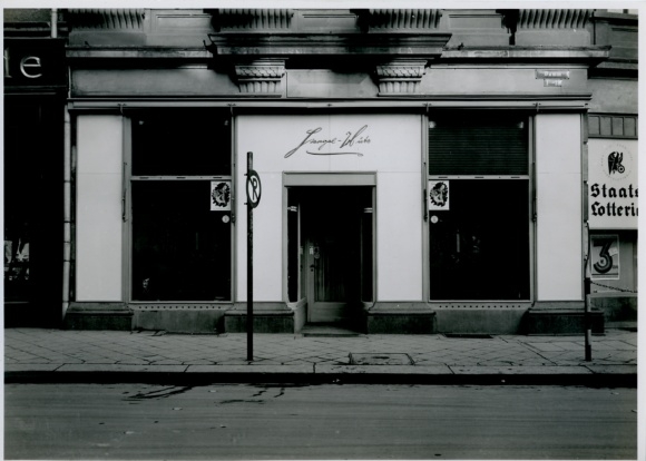 Photo Braunschweig, Damm 1, shop, shop window, State Lottery, photographer Fotohaus Lange Damm 24