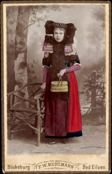 CdV Bückeburg, woman in folk costume
