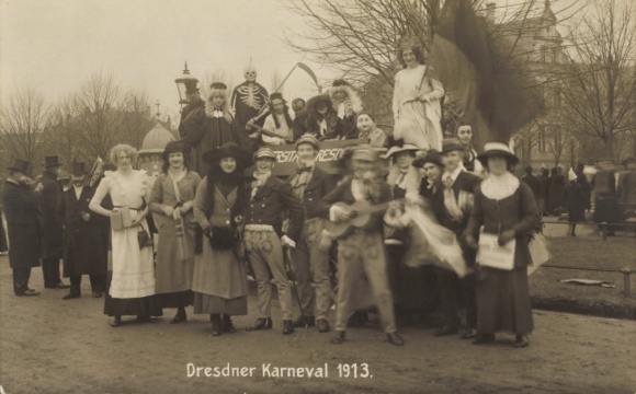Ak Dresden, Dresdner Karneval 1913, Universität Dresden wird zu Grabe getragen