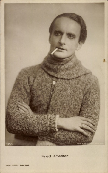 Foto Ak Schauspieler Fred Köster, Portrait mit Zigarette