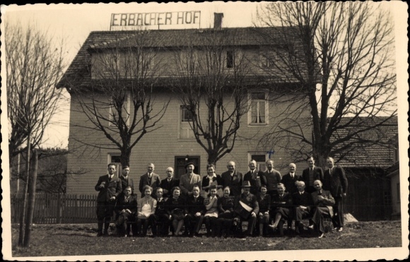 Photo Postcard Weschnitz Fürth in the Odenwald, Erbacher Hof, party, group picture in front of the building