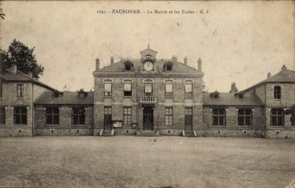 Ak Eaubonne Val d'Oise, Historisches Gebäude mit Uhr, Schule, Verwaltung, alte 