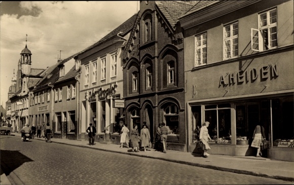 Ak Grimmen in Mecklenburg-Vorpommern, Friendship Road, schoenenwinkel H. Heiden, consumptie
