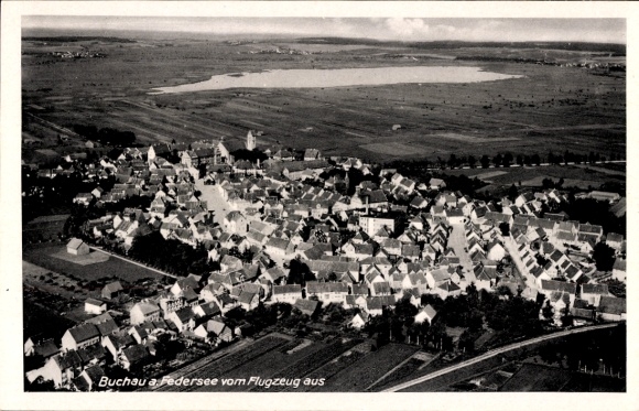 Ak Bad Buchau am Federsee Oberschwaben, Luftaufnahme von Buchau, Federsee,  Architektur