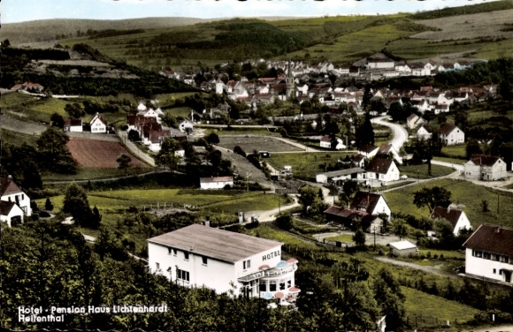 Hellenthal w regionie Eifel, Hotel Pension Haus Lichtenhardi, fotografia krajobrazowa, zielone wzgórze...