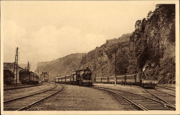 PC Marche les Dames Wallonie Namur, three school trains in the station