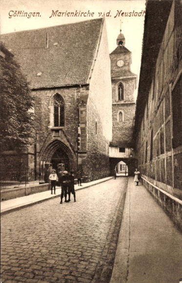 Ak Göttingen in Niedersachsen, Marienkirche, Neustadt,  Architektur, steinerne Gebäude