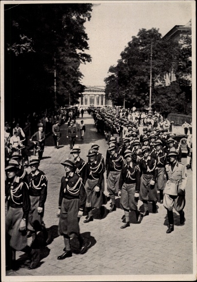 Sammelbild Deutschland erwacht Nr. 75, Die Avanguardia besucht das Braune Haus in München 1932
