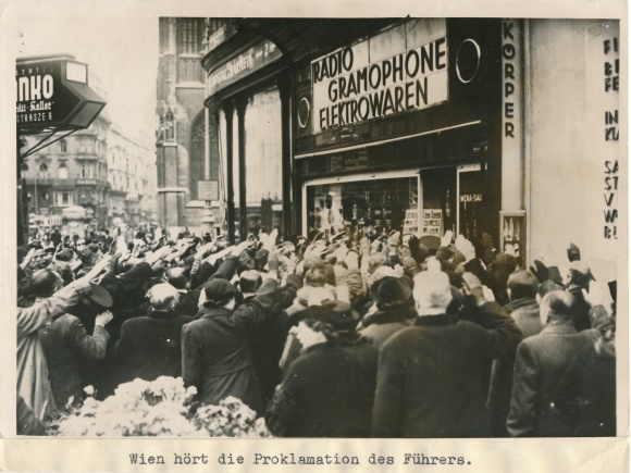 Photo Vienna, residents hear Adolf Hitler&#39;s proclamation, German salute, business, 1938