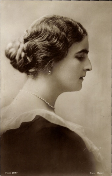 Picture Princess Elisabeth of Romania, portrait, profile from the right