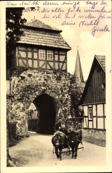 Ak Neustadt im Harz Harztor Thüringen, Rinderkarren am Torbogen
