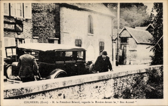 Postcard Cocherel, your President Briand, looking at the river in front of the Bon Accueil
