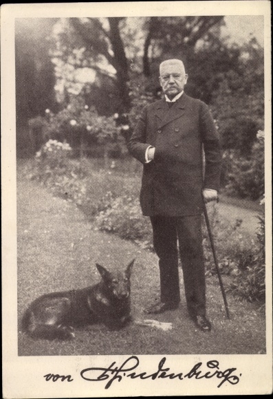 Postcard portrait Field Marshal Paul von Hindenburg with dog