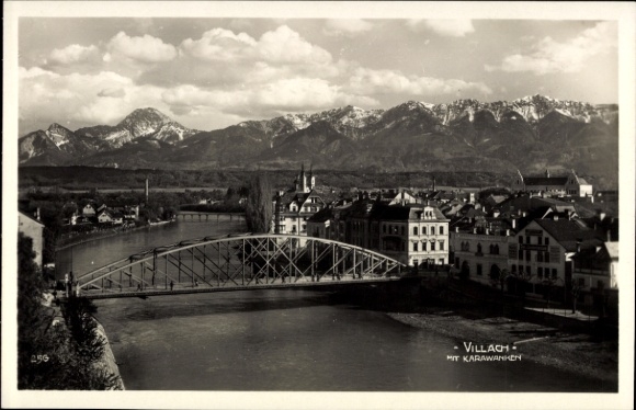 Ak Villach in Kärnten, Stadtansicht mit Karawanken im Hintergrund, Brücke