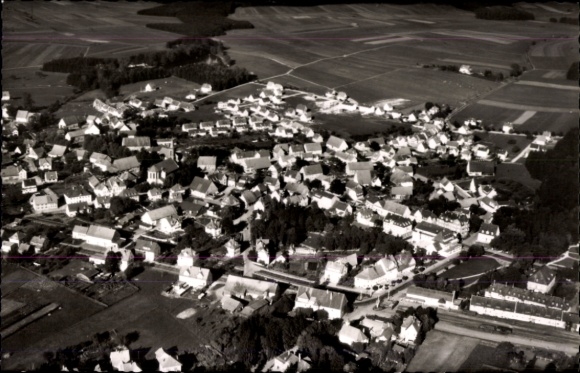 Ak Bad Dürrheim im Schwarzwald, Luftaufnahme von  zahlreiche Häuser und Landschaft