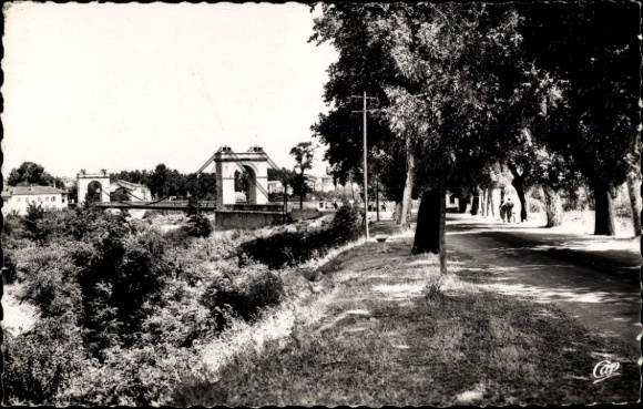Postcard Le Boulou Pyrénées Orientales, bridge over the Tech, trees, road, walkers
