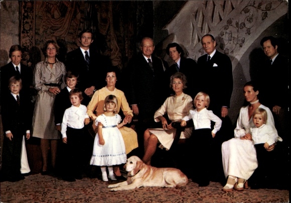 Postcard Princely Family of Liechtenstein, group photo