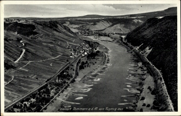 Ak Pommern an der Mosel, Luftbild, Panorama