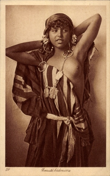 Postcard Beautiful Bedouin, female nude, bare-breasted, Maghreb