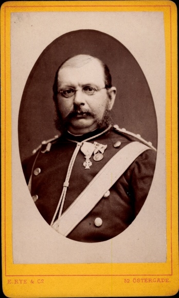 CdV Danish soldier, uniform, medals, epaulette, portrait