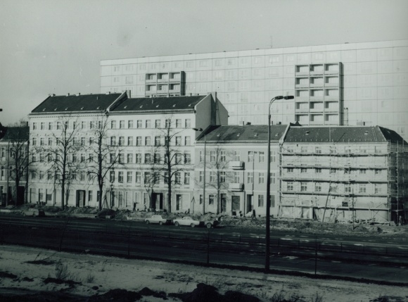 Photo Berlin Lichtenberg Alt Friedrichsfelde, North Street of Liberation, old buildings, new buildings