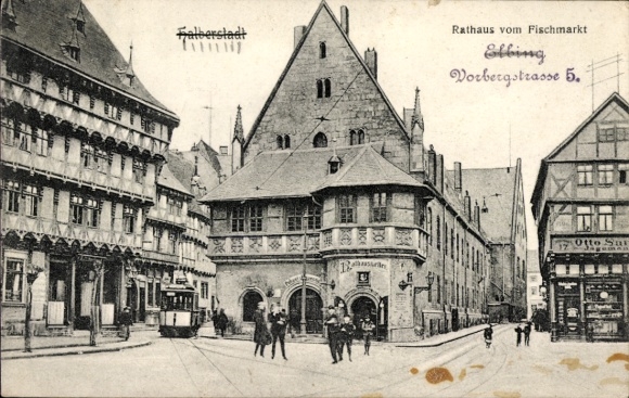 Postcard Halberstadt in Saxony-Anhalt, Town Hall from the fish market, tram 2