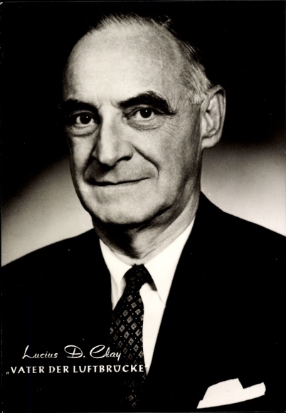 Ak Lucius D. Clay, Militärgouverneur der amerikanischen Besatzungszone, Vater der Luftbrücke