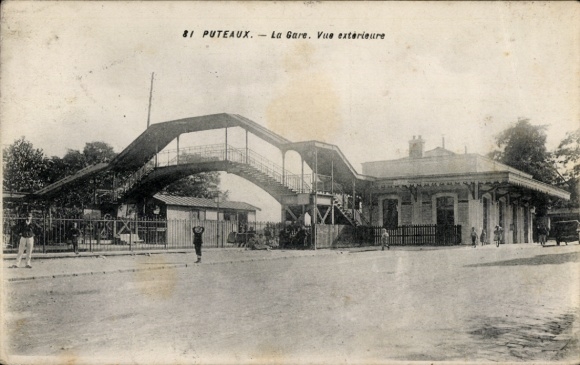 Ak Puteaux Hauts de Seine, Bahnhof, Außensicht, Brücke,  Architektur