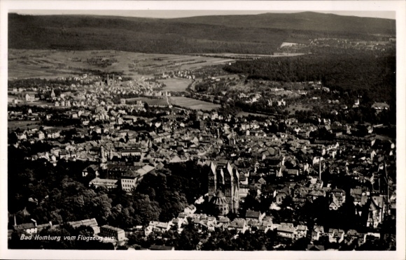 Ak Bad Homburg vor der Höhe Hessen, Luftaufnahme von  Stadtansicht, viele Häuser, Bäume