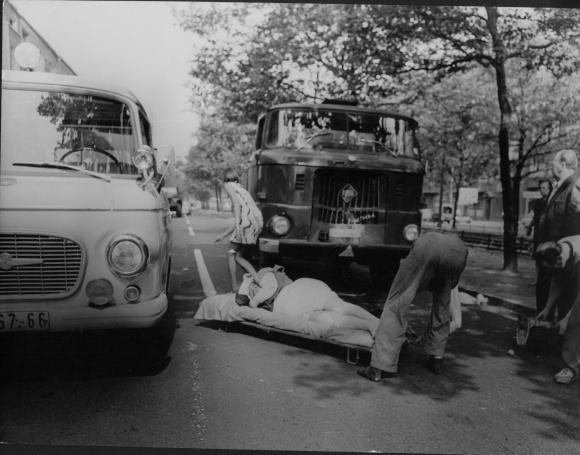 Photo Berlin, wounded on a stretcher, Ifa truck, Barkas, photographer Karl Hein Drowski, accident