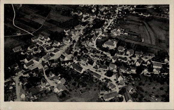 Ak Schwenningen am Heuberg Baden, Luftaufnahme, viele Häuser, Straßen, ländliche Umgebung, Flugbi