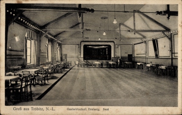 Postcard Tröbitz in Niederlausitz, Gastwirtschaft Dreissig, Hall