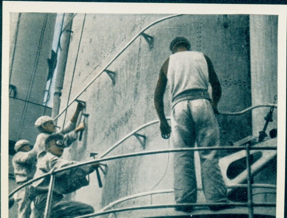 Collective picture German Imperial Navy No. 228 Chimneys are being prepared for repainting