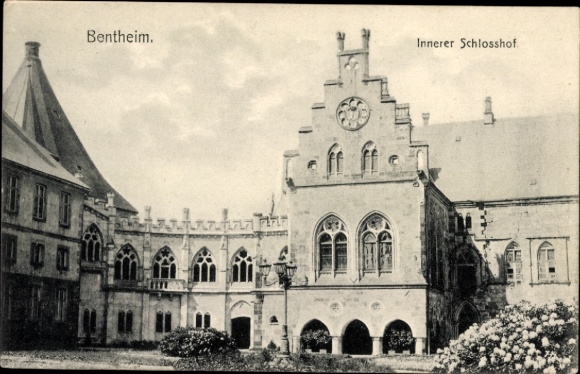 Ak Bad Bentheim in Niedersachsen, Innerer Schlosshof,  Architektur, keine Personen, keine Hakenkr