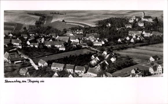 Ak Schemmerberg Schemmerhofen in Württemberg, Luftaufnahme von  viele Häuser, Felder, Kirche
