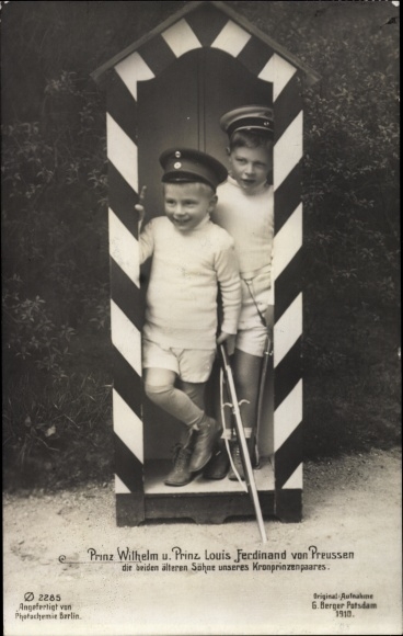 Ak Prinzen Wilhelm und Louis Ferdinand von Preußen, Portrait mit Schirmmützen