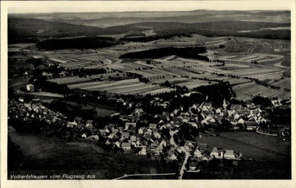 Ak Volkertshausen Baden Württemberg, Luftaufnahme von  Felder, Wohnhäuser