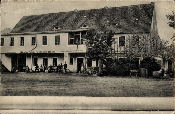 Foto Ak Lohsa in der Oberlausitz, Gasthof zum weissen Ross, Fleischerei, Fahrradfahrer, Gäste