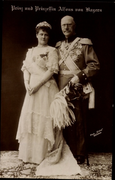 Ak Prinz und Prinzessin Alfons von Bayern, Standportrait, NPG 5649
