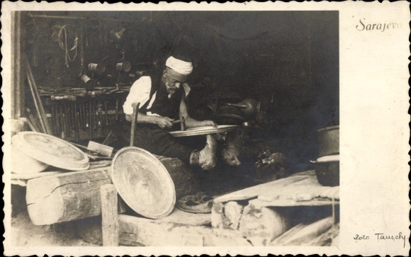 Photo Postcard Sarajevo Bosnia Herzegovina, man at work