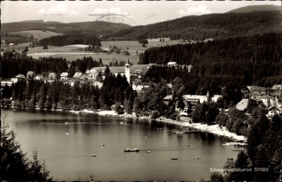 Ak Titisee Neustadt im Breisgau Hochschwarzwald, Schwarzwaldkurort TITISEE, Landschaft mit See, B