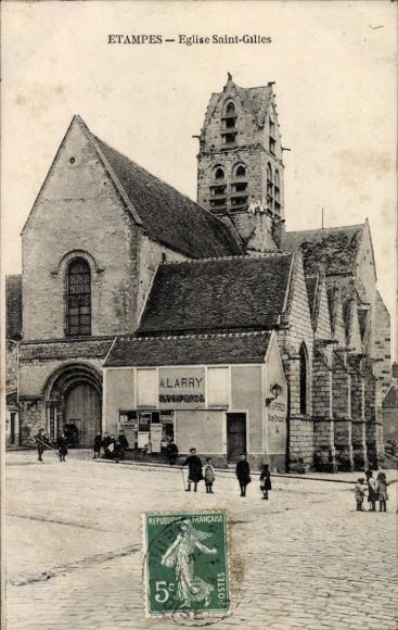 Ak Étampes Essonne, Eglise Saint-Gilles, Alarry,  Architektur, Menschen auf der Straße