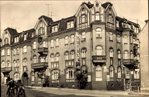 Ak Ronneburg in Thüringen, hotel, restaurant HO-Wismut, architectuur, straatbeeld