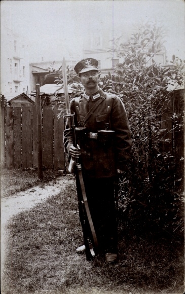 Photo Postcard German soldier in uniform, Landwehr, bayonet