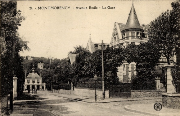 Ak Montmorency Val d’Oise, Avenue Émile, La Gare,  Architektur, Bäume, Straßenansicht